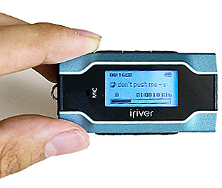 Iriver T30 - front view